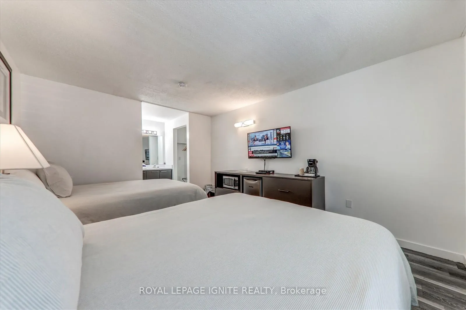 Photo 9 of Unit 212, 70 Port Darlington Road, Clarington, Bowmanville — HOMEH