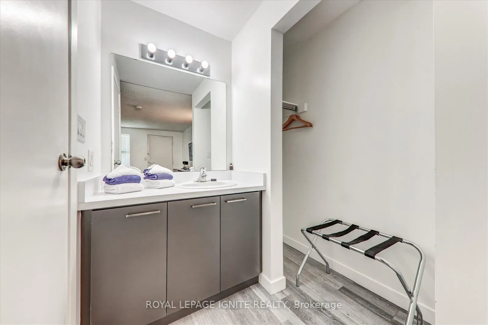 Photo 15 of Unit 212, 70 Port Darlington Road, Clarington, Bowmanville — HOMEH
