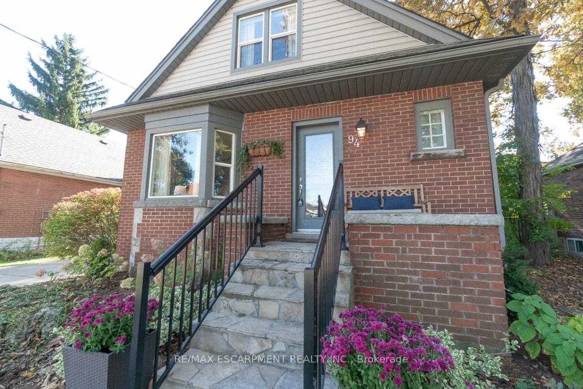 Photo 3 of 94 Queensdale Avenue E, Hamilton, Centremount — HOMEH