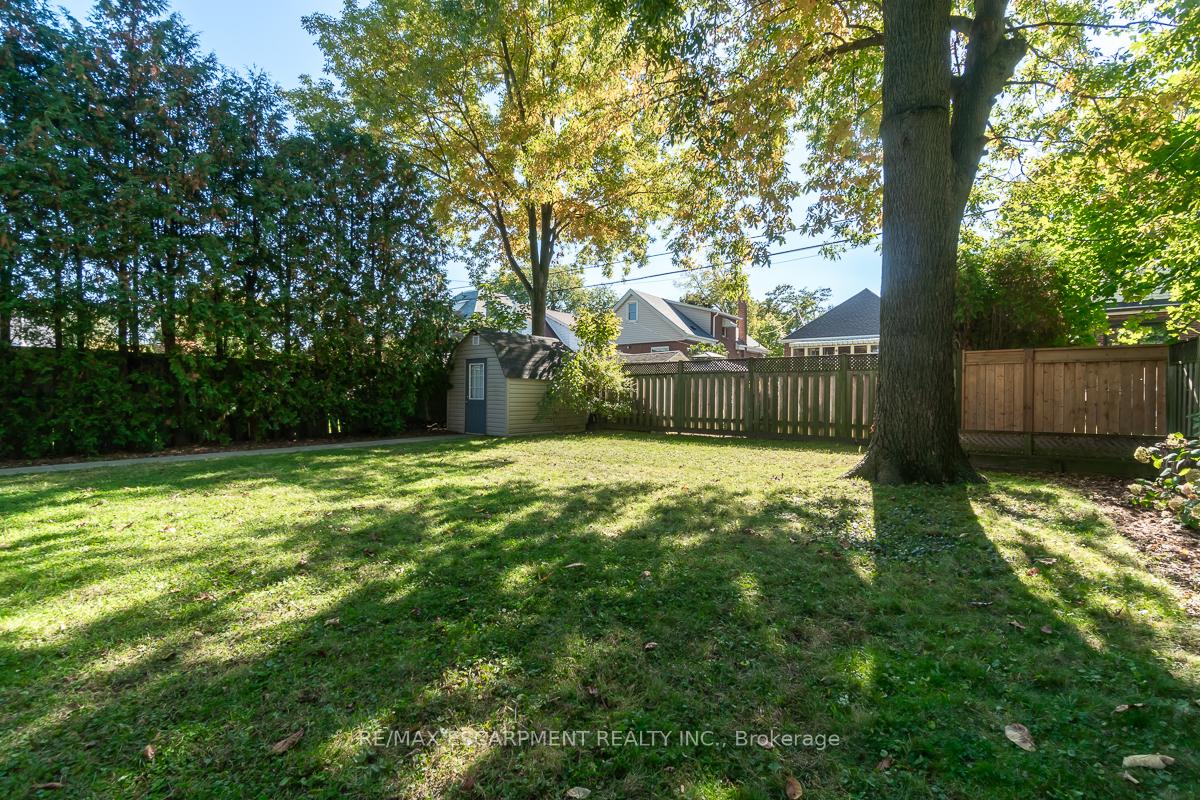 Photo 8 of 94 Queensdale Avenue E, Hamilton, Centremount — HOMEH