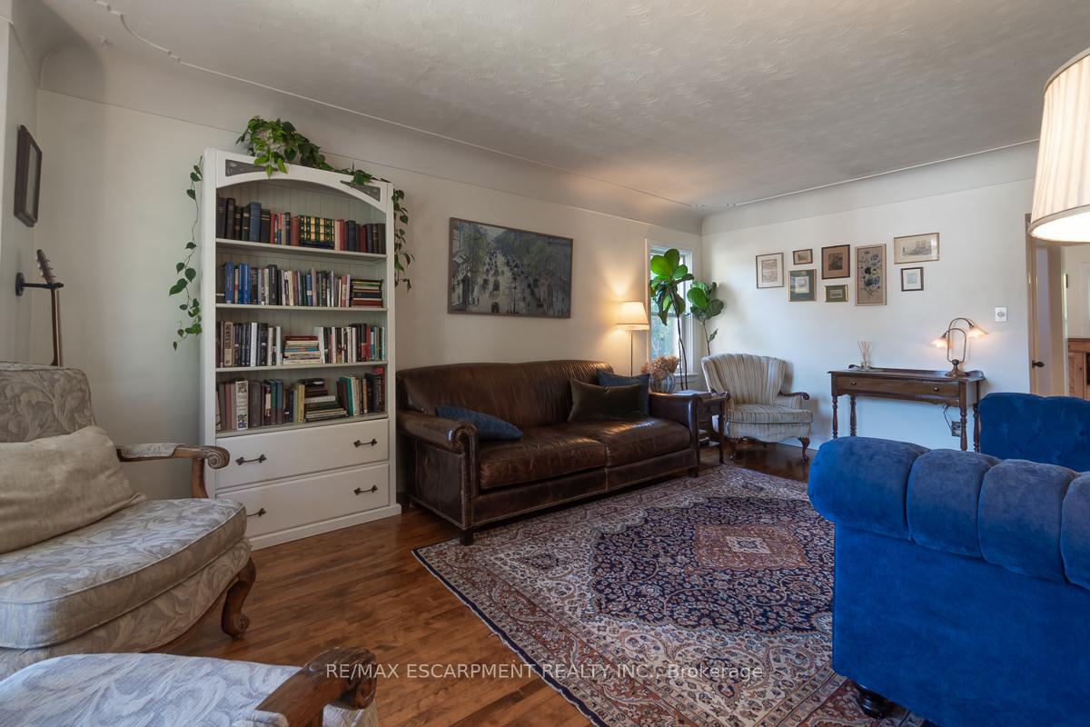 Photo 10 of 94 Queensdale Avenue E, Hamilton, Centremount — HOMEH