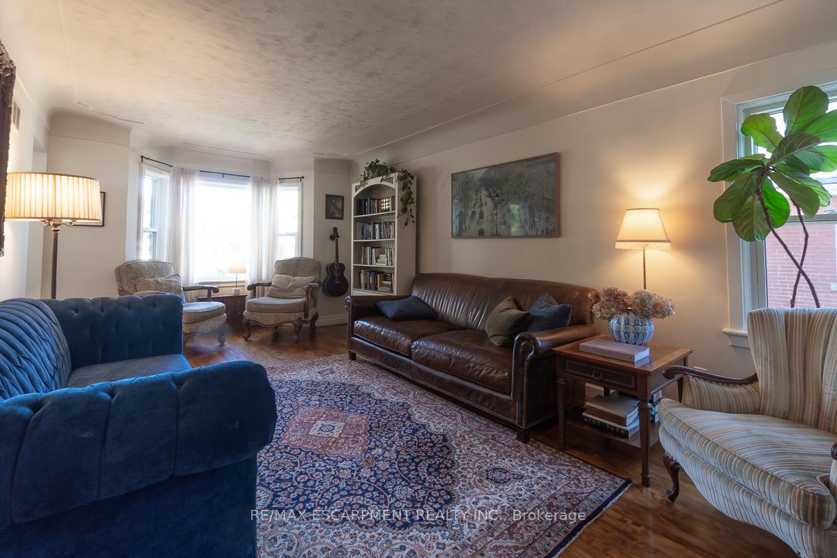 Photo 13 of 94 Queensdale Avenue E, Hamilton, Centremount — HOMEH