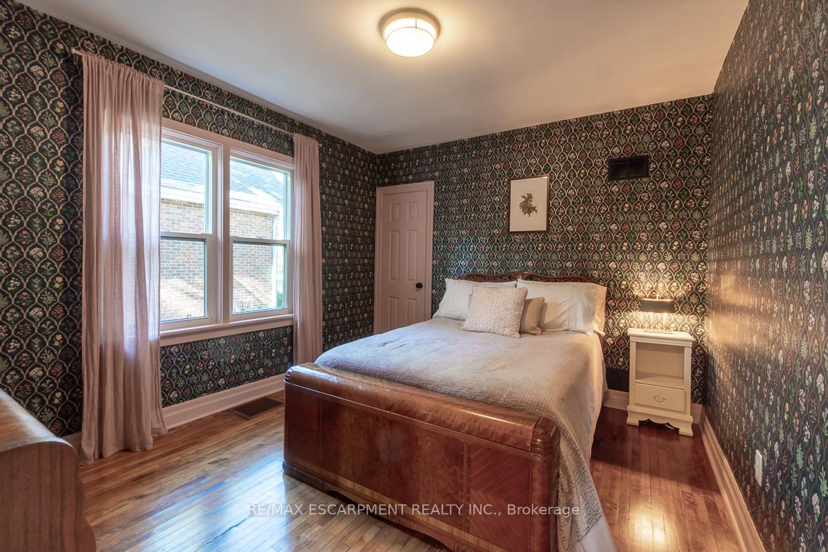 Photo 14 of 94 Queensdale Avenue E, Hamilton, Centremount — HOMEH
