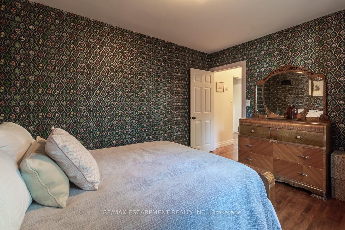 Photo 15 of 94 Queensdale Avenue E, Hamilton, Centremount — HOMEH