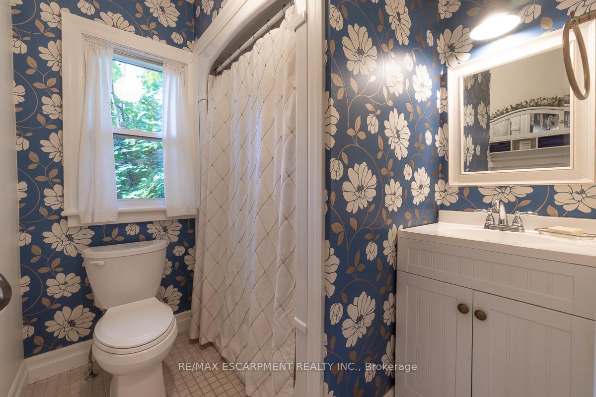 Photo 16 of 94 Queensdale Avenue E, Hamilton, Centremount — HOMEH