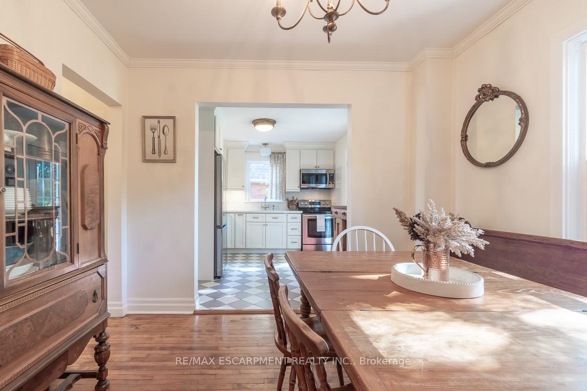 Photo 19 of 94 Queensdale Avenue E, Hamilton, Centremount — HOMEH
