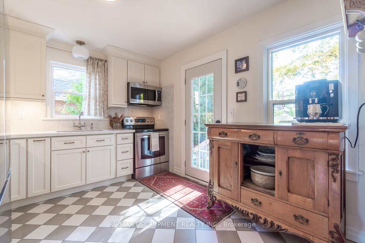 Photo 20 of 94 Queensdale Avenue E, Hamilton, Centremount — HOMEH