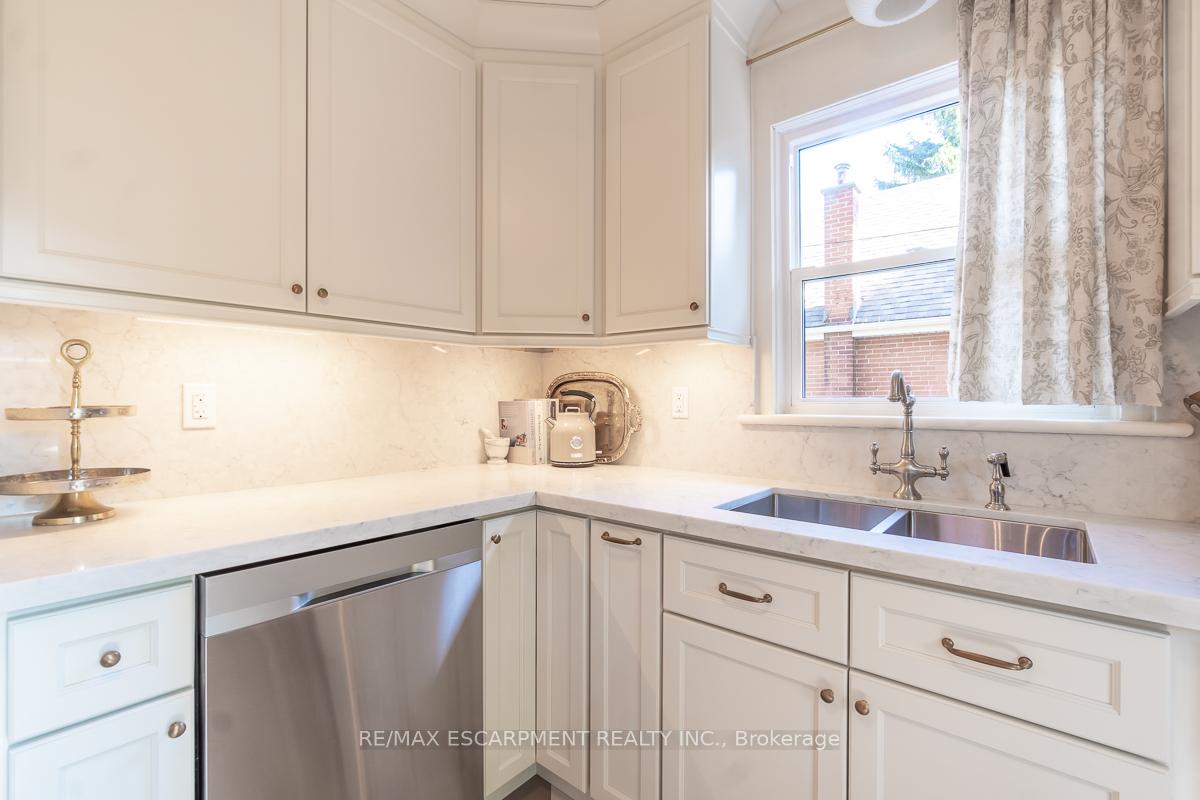 Photo 23 of 94 Queensdale Avenue E, Hamilton, Centremount — HOMEH