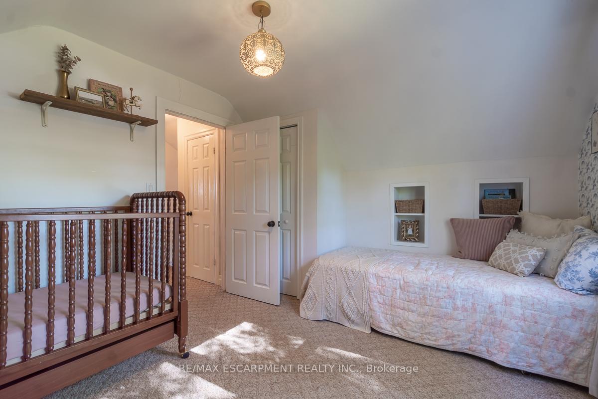 Photo 26 of 94 Queensdale Avenue E, Hamilton, Centremount — HOMEH