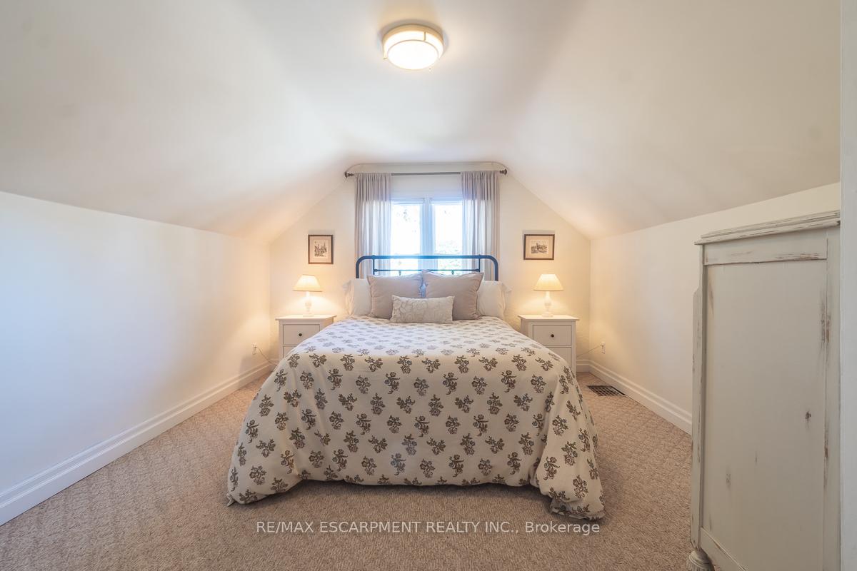 Photo 28 of 94 Queensdale Avenue E, Hamilton, Centremount — HOMEH