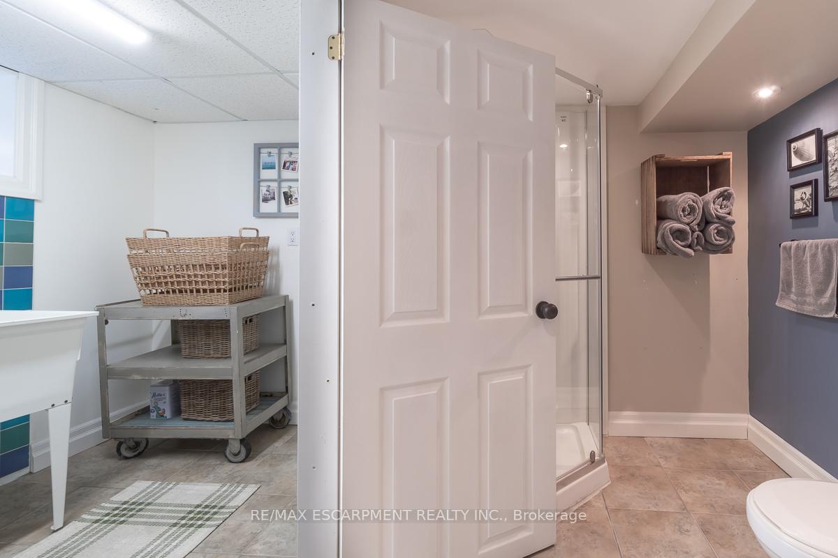 Photo 32 of 94 Queensdale Avenue E, Hamilton, Centremount — HOMEH