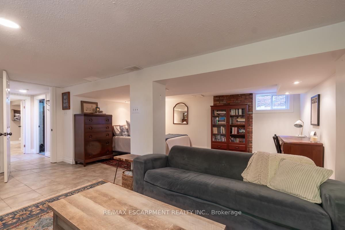 Photo 35 of 94 Queensdale Avenue E, Hamilton, Centremount — HOMEH