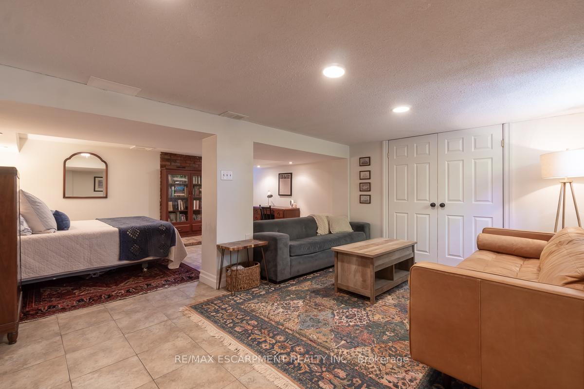 Photo 36 of 94 Queensdale Avenue E, Hamilton, Centremount — HOMEH