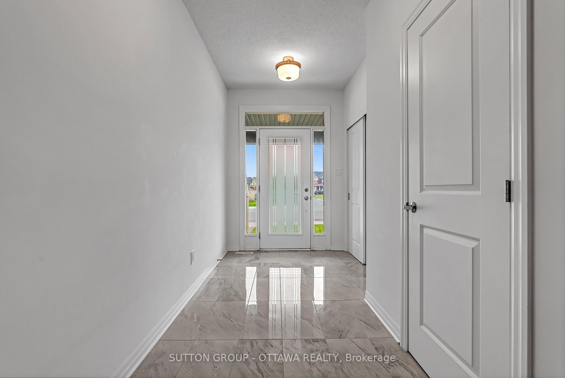 Photo 3 of 1036 Cobble Hill Drive, Ottawa, Barrhaven - Cedargrove/Fraserdale — HOMEH