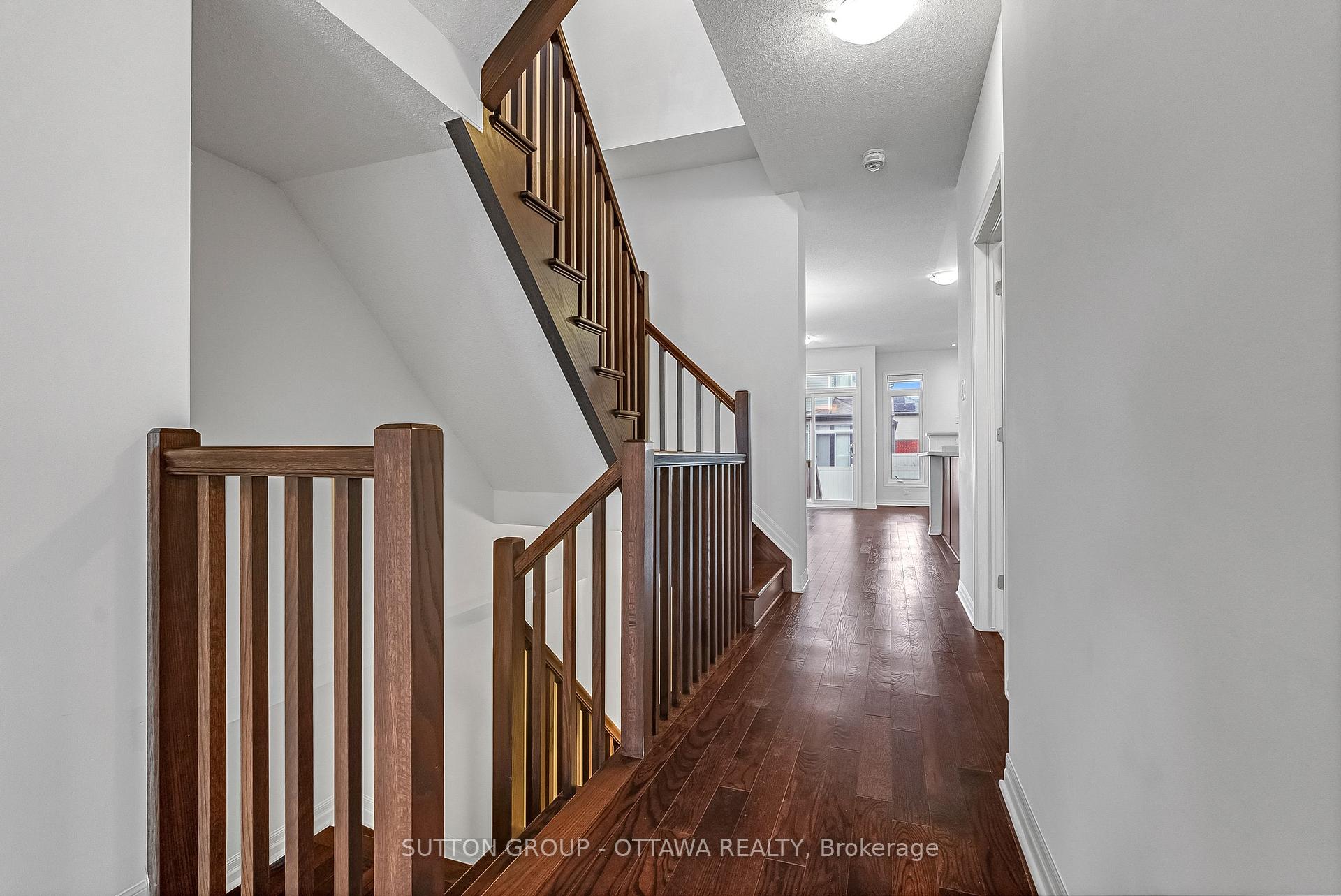 Photo 5 of 1036 Cobble Hill Drive, Ottawa, Barrhaven - Cedargrove/Fraserdale — HOMEH