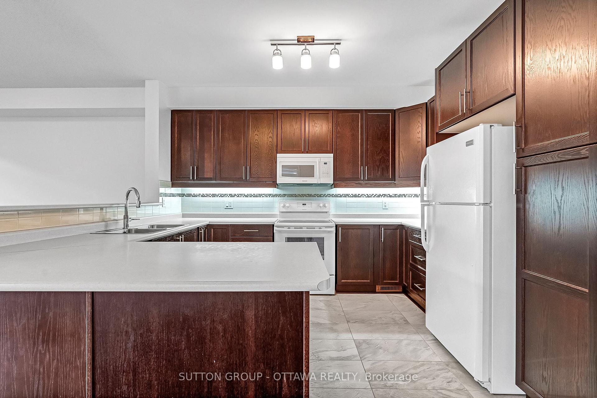 Photo 6 of 1036 Cobble Hill Drive, Ottawa, Barrhaven - Cedargrove/Fraserdale — HOMEH