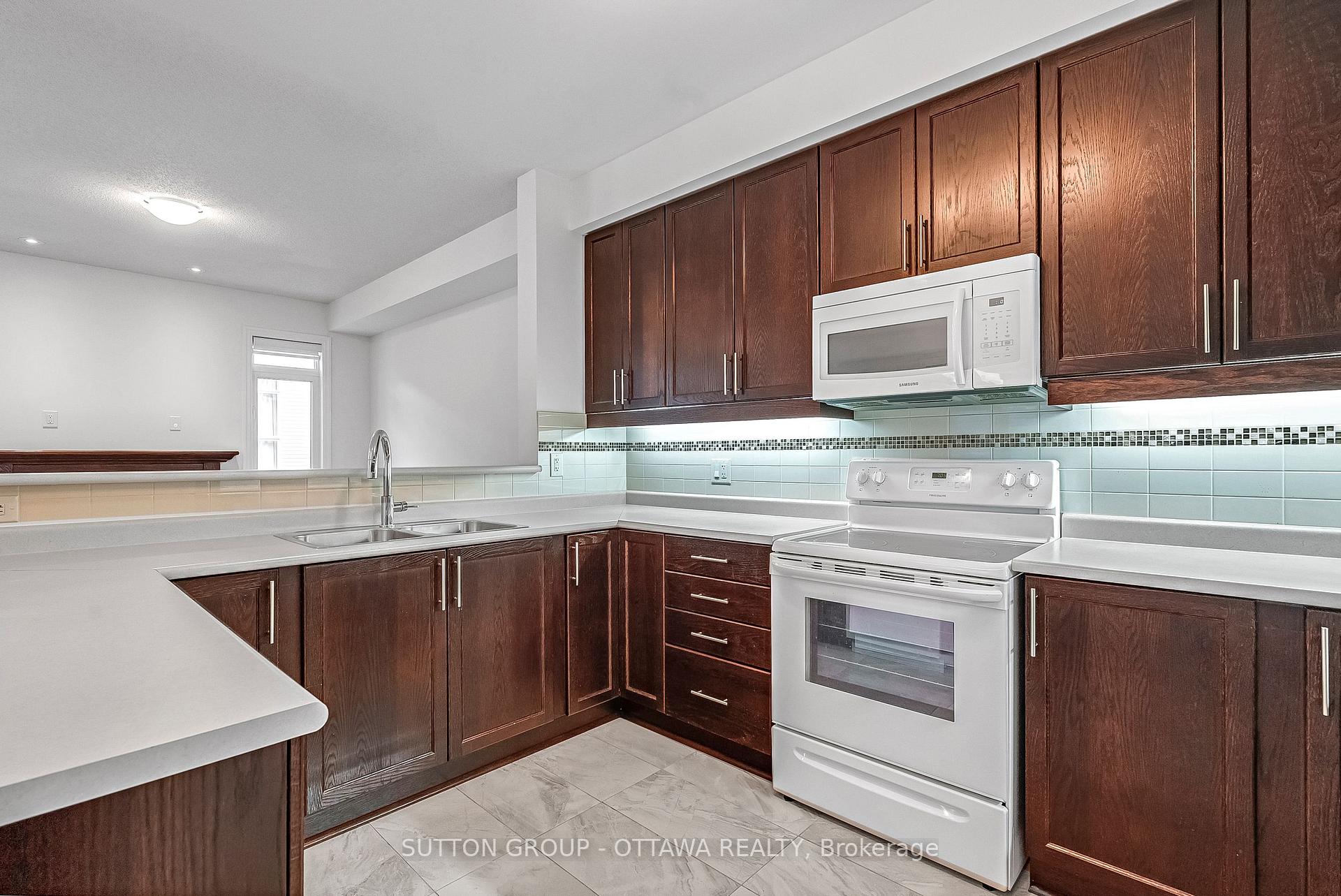 Photo 7 of 1036 Cobble Hill Drive, Ottawa, Barrhaven - Cedargrove/Fraserdale — HOMEH