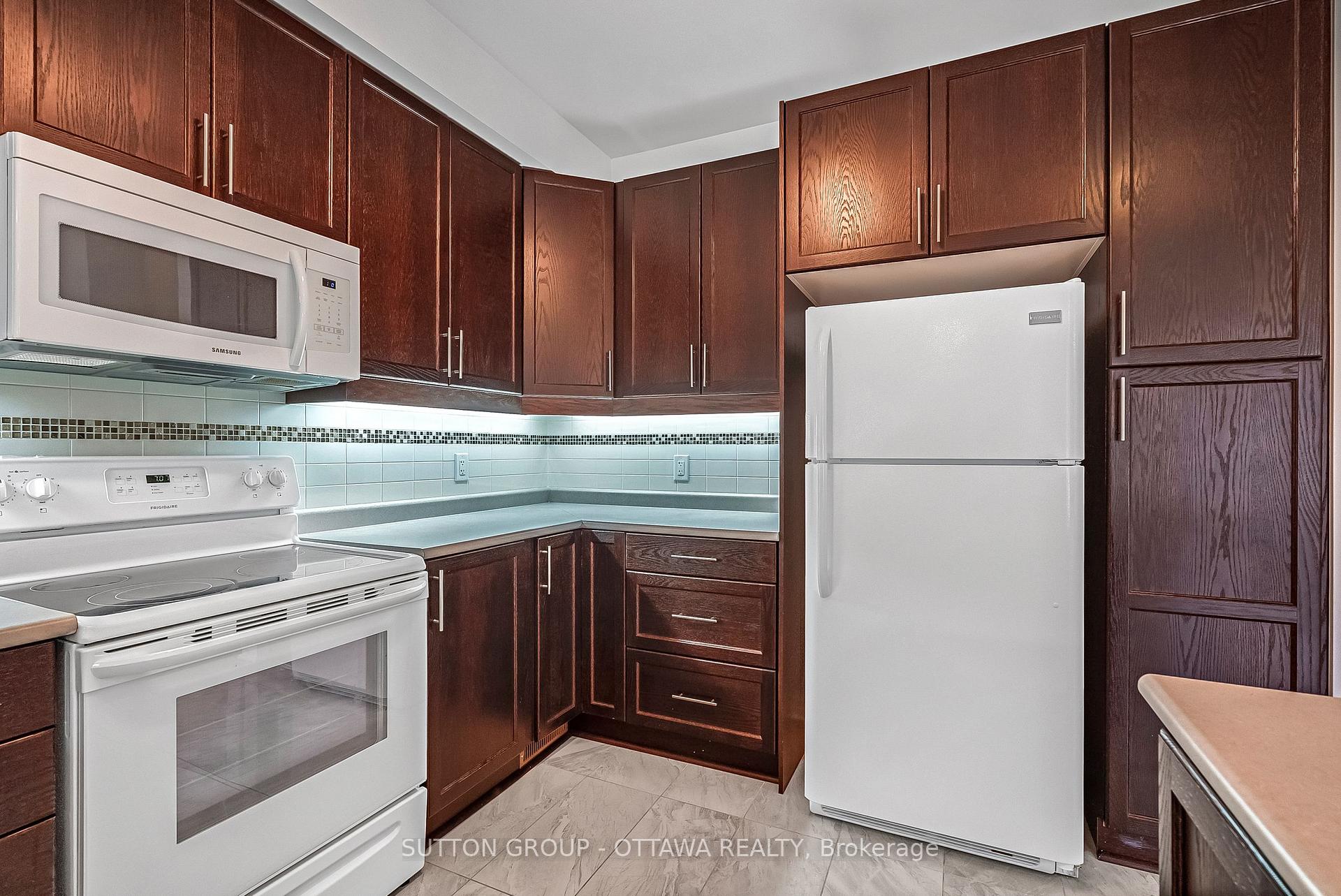 Photo 8 of 1036 Cobble Hill Drive, Ottawa, Barrhaven - Cedargrove/Fraserdale — HOMEH