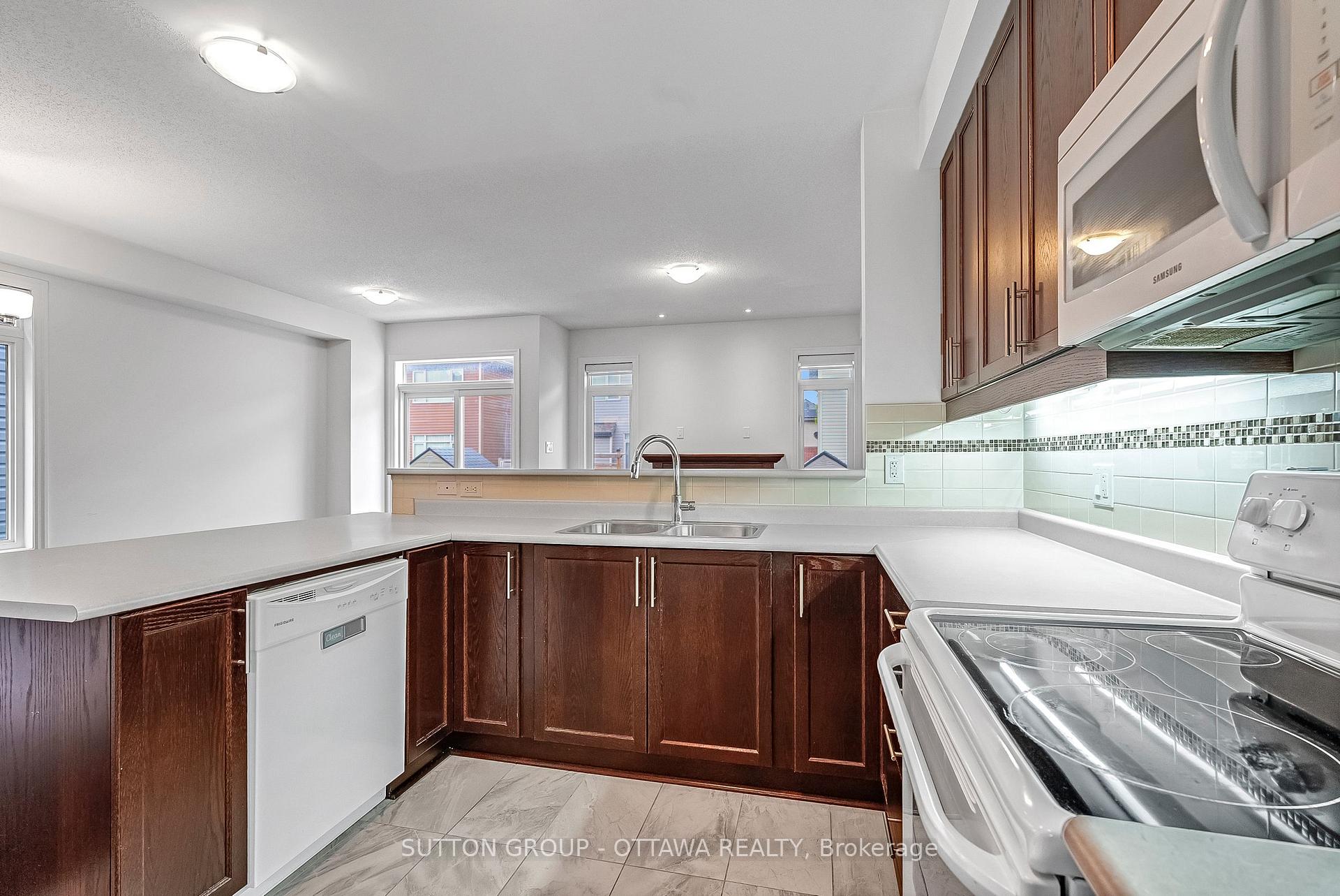Photo 9 of 1036 Cobble Hill Drive, Ottawa, Barrhaven - Cedargrove/Fraserdale — HOMEH