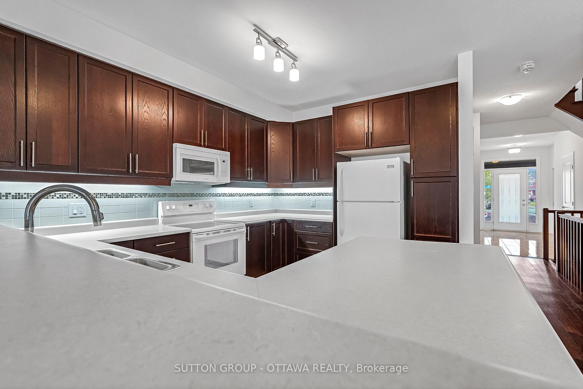 Photo 10 of 1036 Cobble Hill Drive, Ottawa, Barrhaven - Cedargrove/Fraserdale — HOMEH