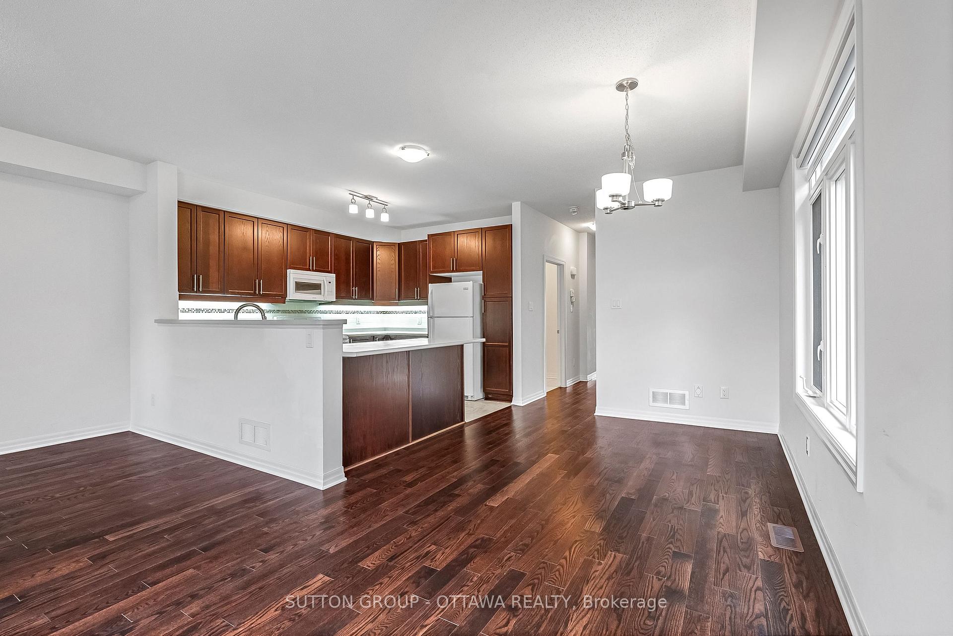 Photo 12 of 1036 Cobble Hill Drive, Ottawa, Barrhaven - Cedargrove/Fraserdale — HOMEH