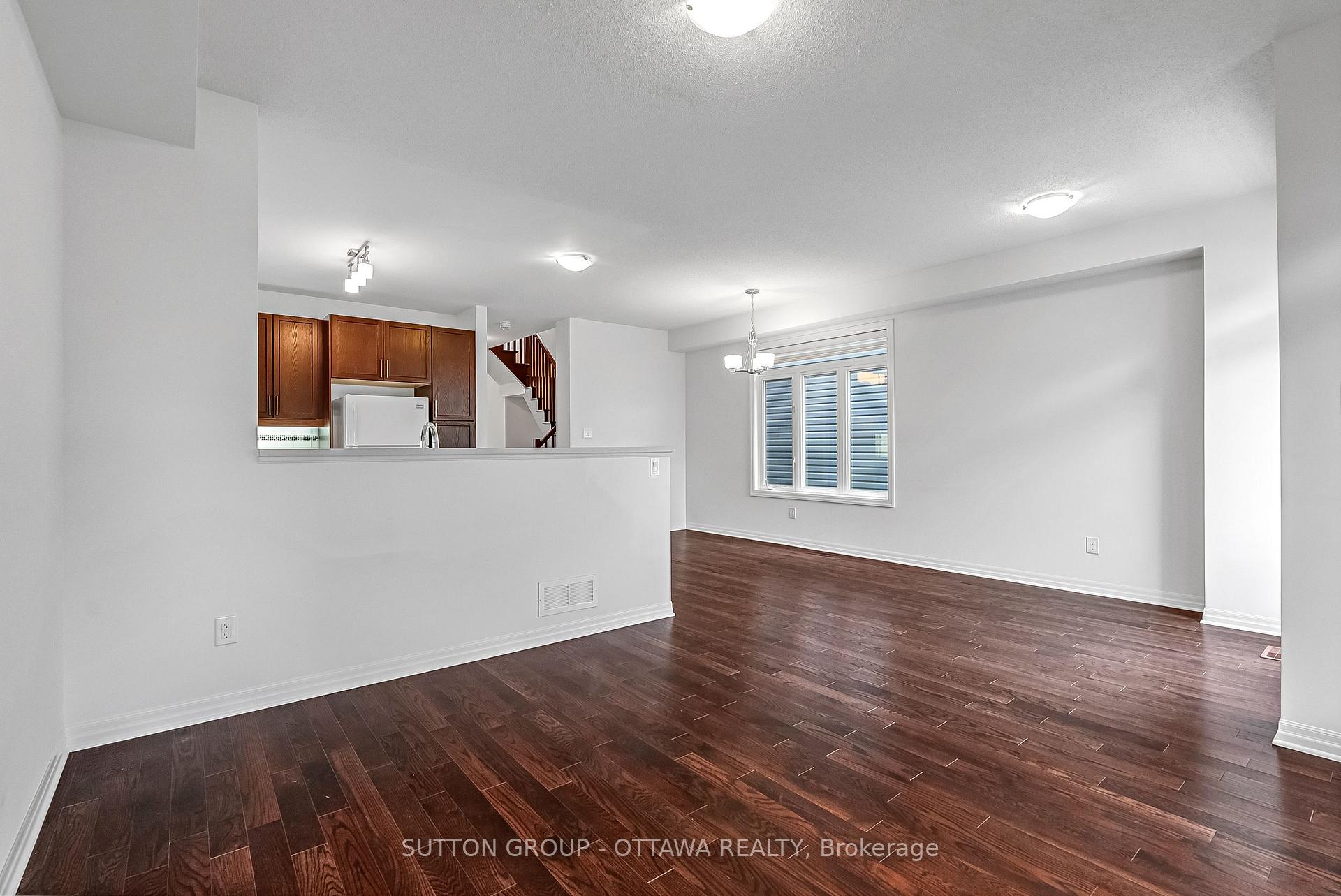 Photo 13 of 1036 Cobble Hill Drive, Ottawa, Barrhaven - Cedargrove/Fraserdale — HOMEH