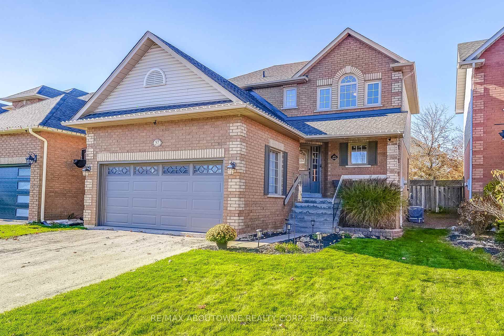 Photo 2 of 57 Niska Drive, Hamilton, Waterdown — HOMEH