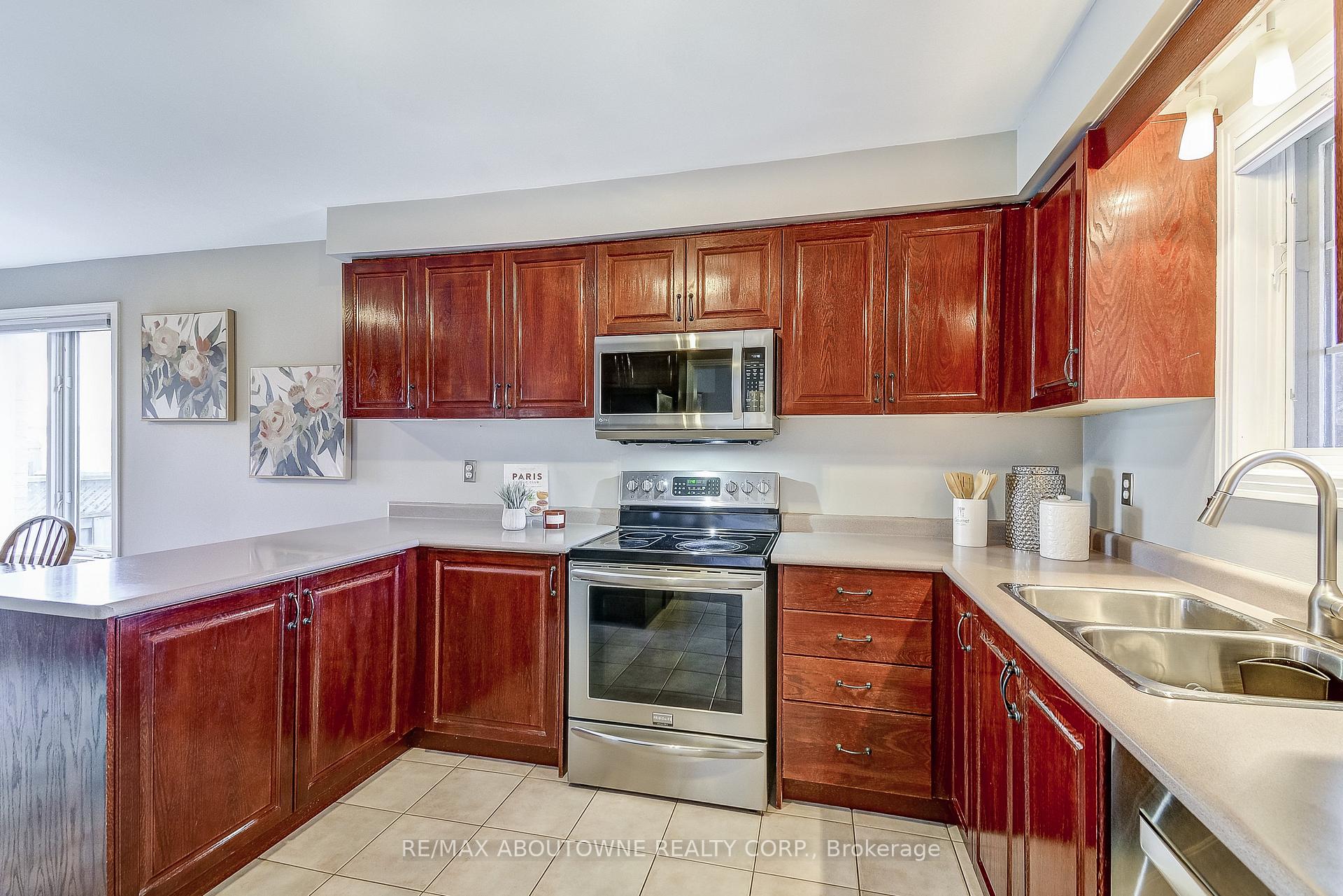 Photo 7 of 57 Niska Drive, Hamilton, Waterdown — HOMEH