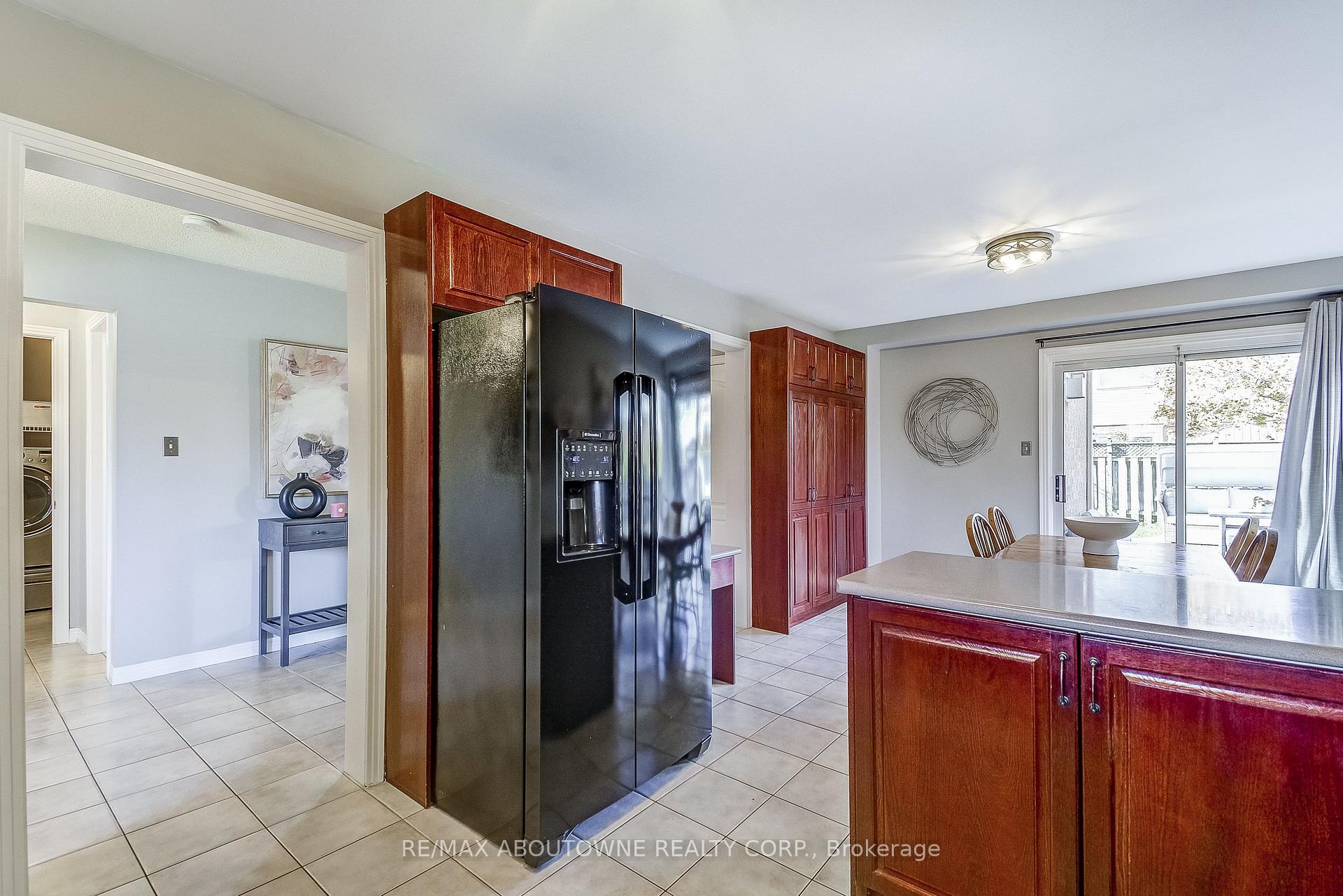 Photo 8 of 57 Niska Drive, Hamilton, Waterdown — HOMEH