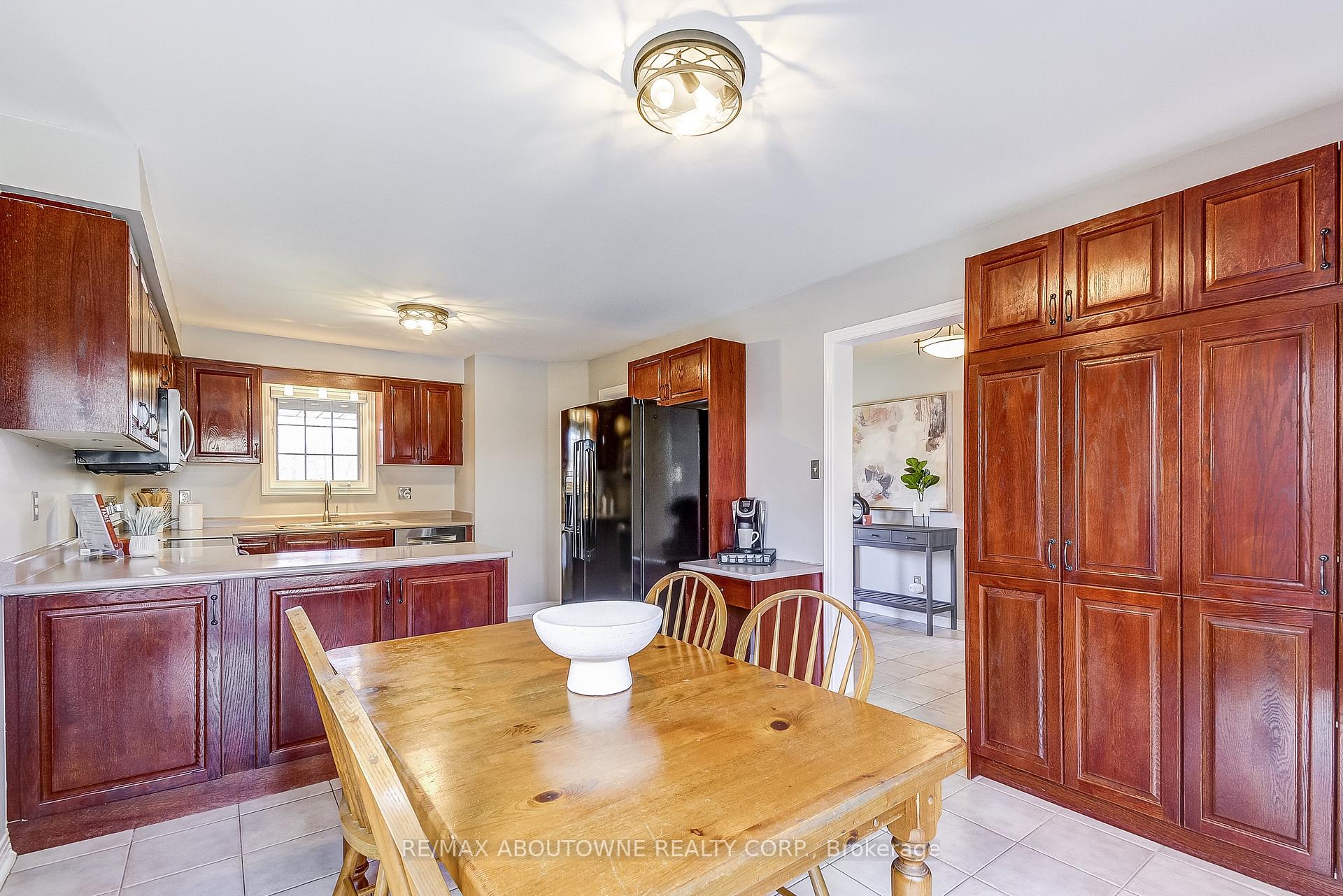 Photo 10 of 57 Niska Drive, Hamilton, Waterdown — HOMEH