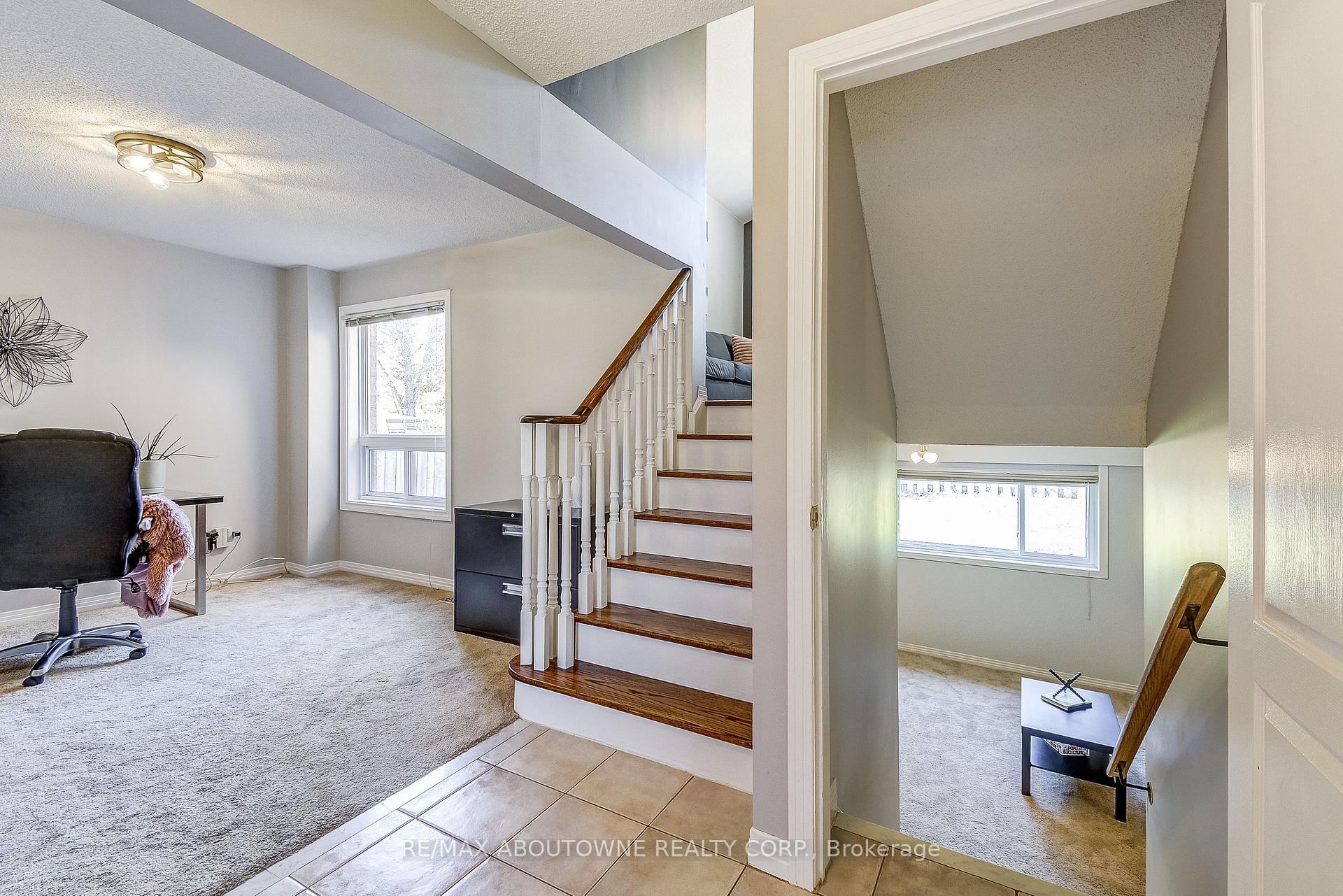 Photo 15 of 57 Niska Drive, Hamilton, Waterdown — HOMEH