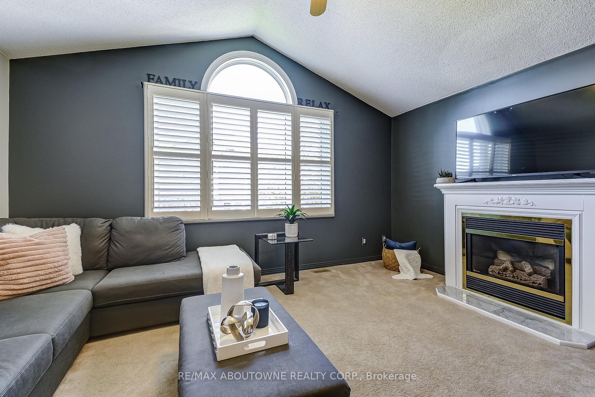 Photo 17 of 57 Niska Drive, Hamilton, Waterdown — HOMEH