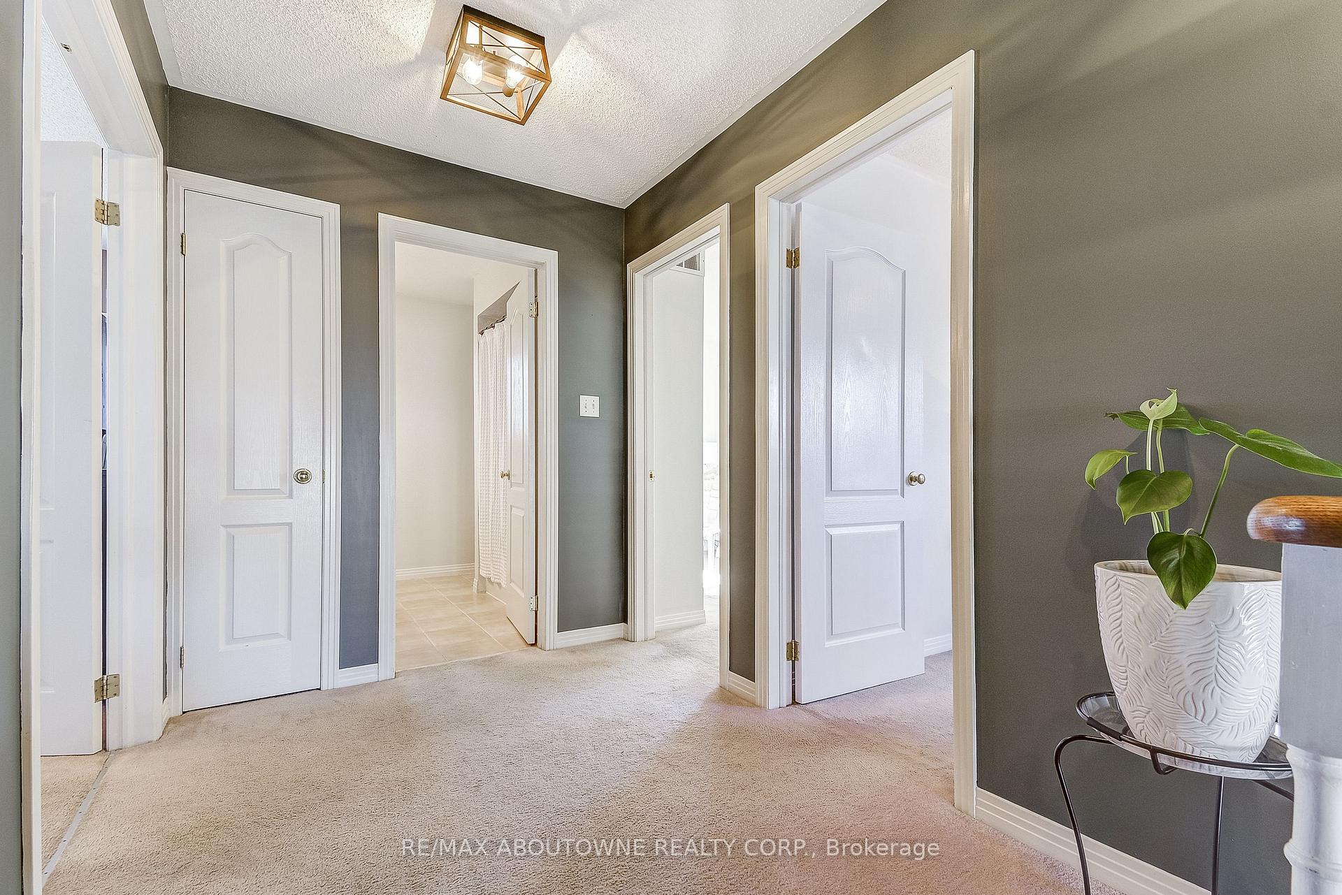 Photo 18 of 57 Niska Drive, Hamilton, Waterdown — HOMEH