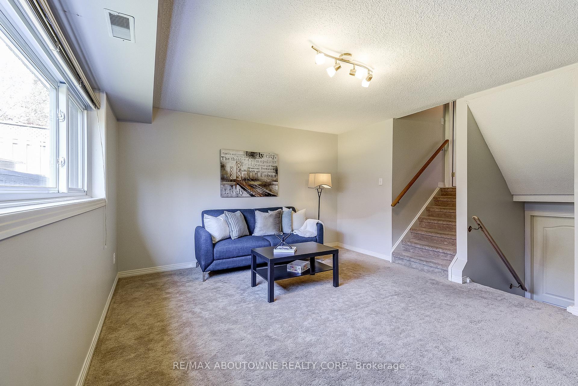 Photo 25 of 57 Niska Drive, Hamilton, Waterdown — HOMEH