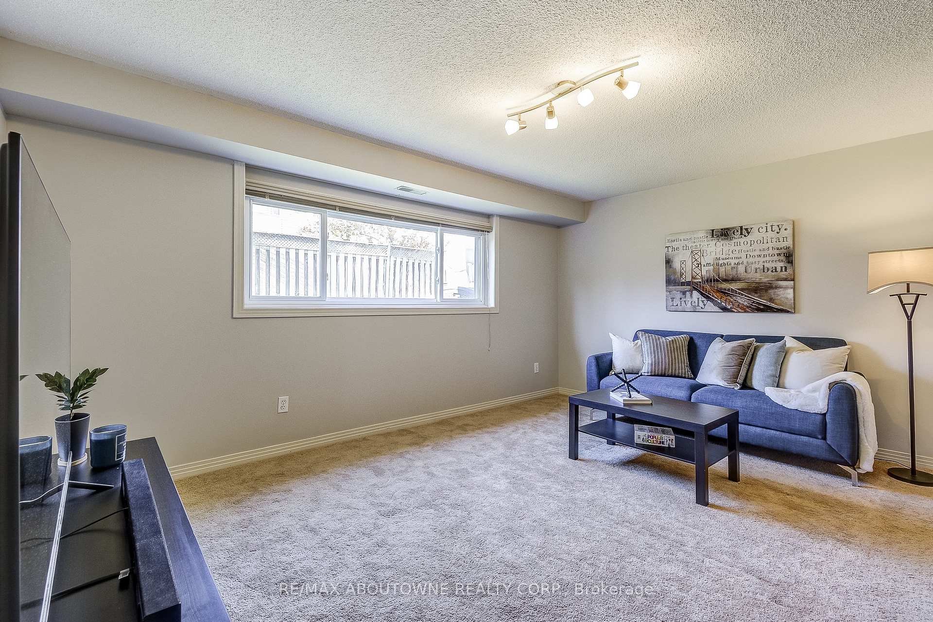 Photo 26 of 57 Niska Drive, Hamilton, Waterdown — HOMEH