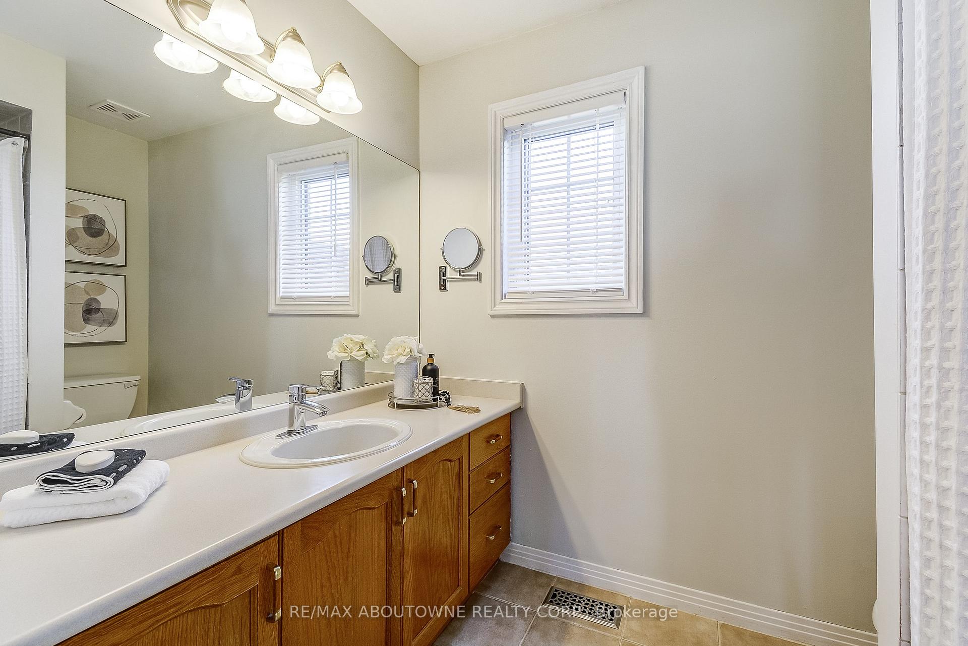 Photo 28 of 57 Niska Drive, Hamilton, Waterdown — HOMEH