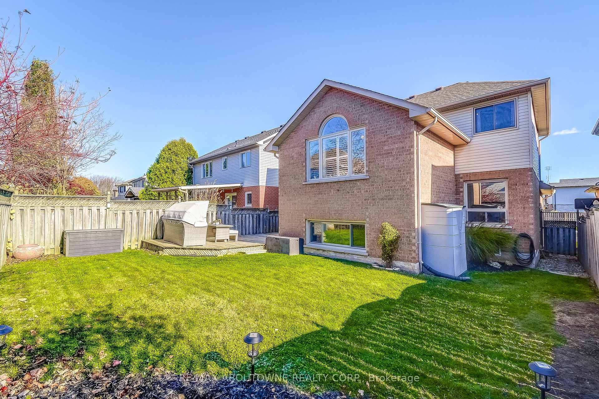 Photo 30 of 57 Niska Drive, Hamilton, Waterdown — HOMEH