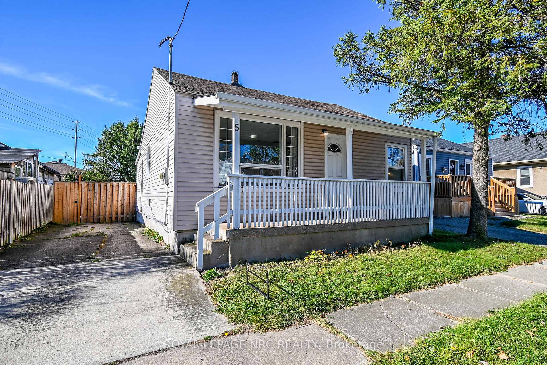 Photo 2 of 5 Sherbourne Street, St. Catharines, Facer — HOMEH