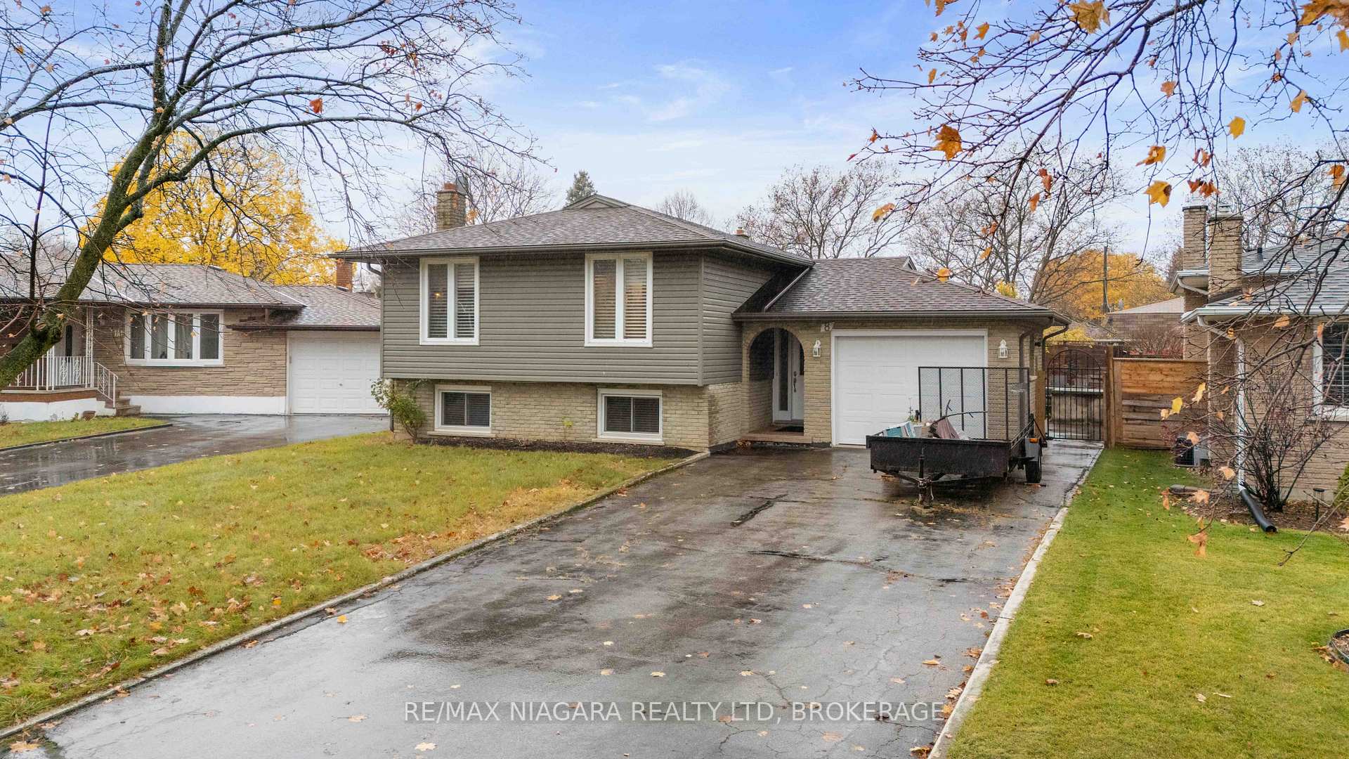 Photo 1 of 8 Trinity Circle, St. Catharines, Lakeport — HOMEH