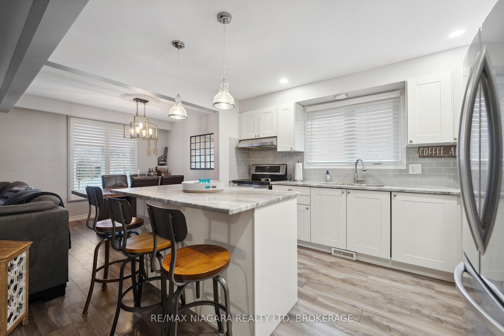Photo 4 of 8 Trinity Circle, St. Catharines, Lakeport — HOMEH