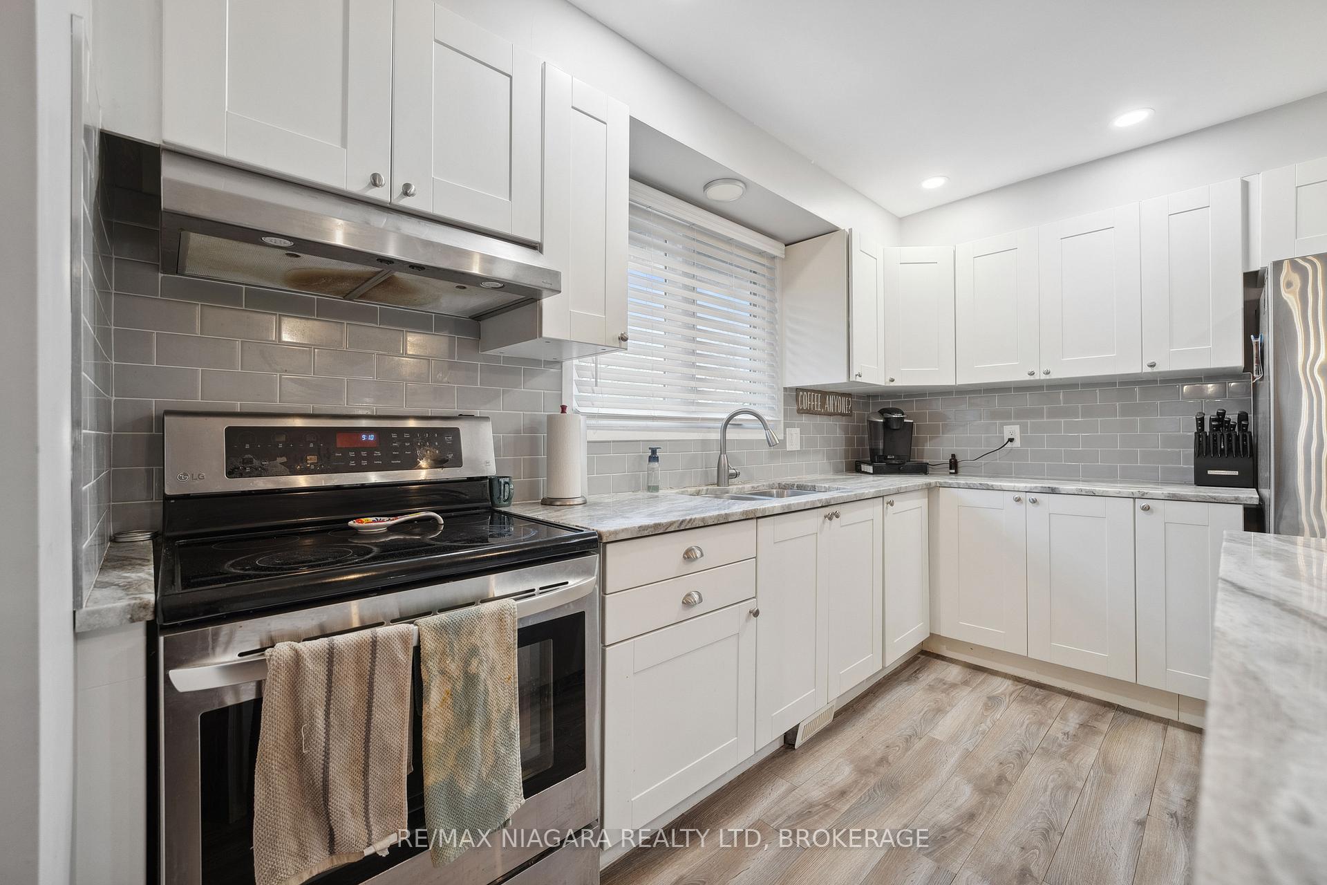 Photo 6 of 8 Trinity Circle, St. Catharines, Lakeport — HOMEH