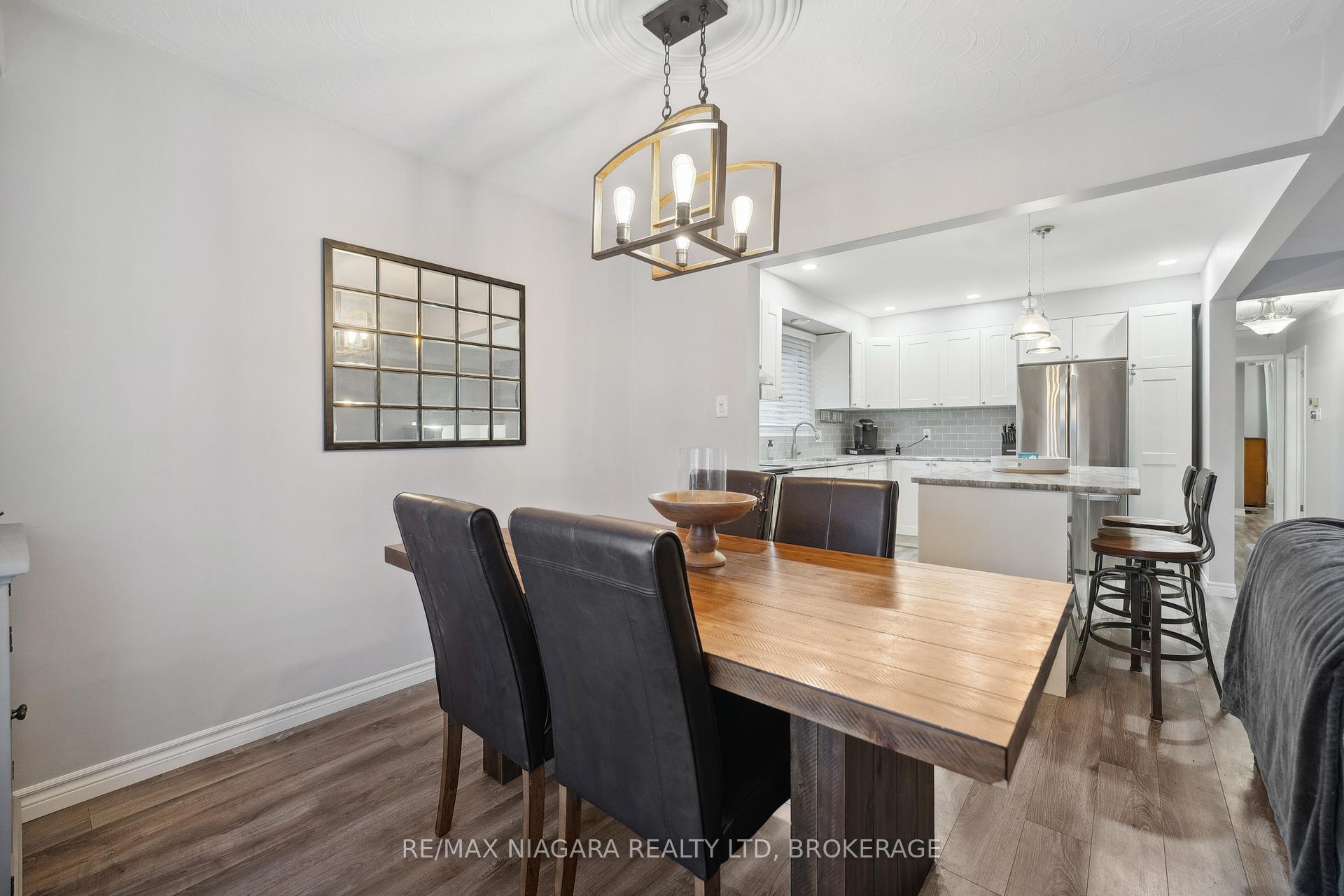Photo 7 of 8 Trinity Circle, St. Catharines, Lakeport — HOMEH