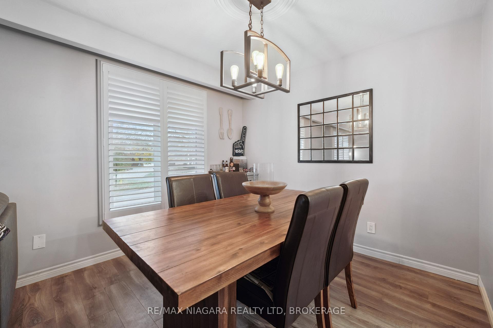 Photo 8 of 8 Trinity Circle, St. Catharines, Lakeport — HOMEH