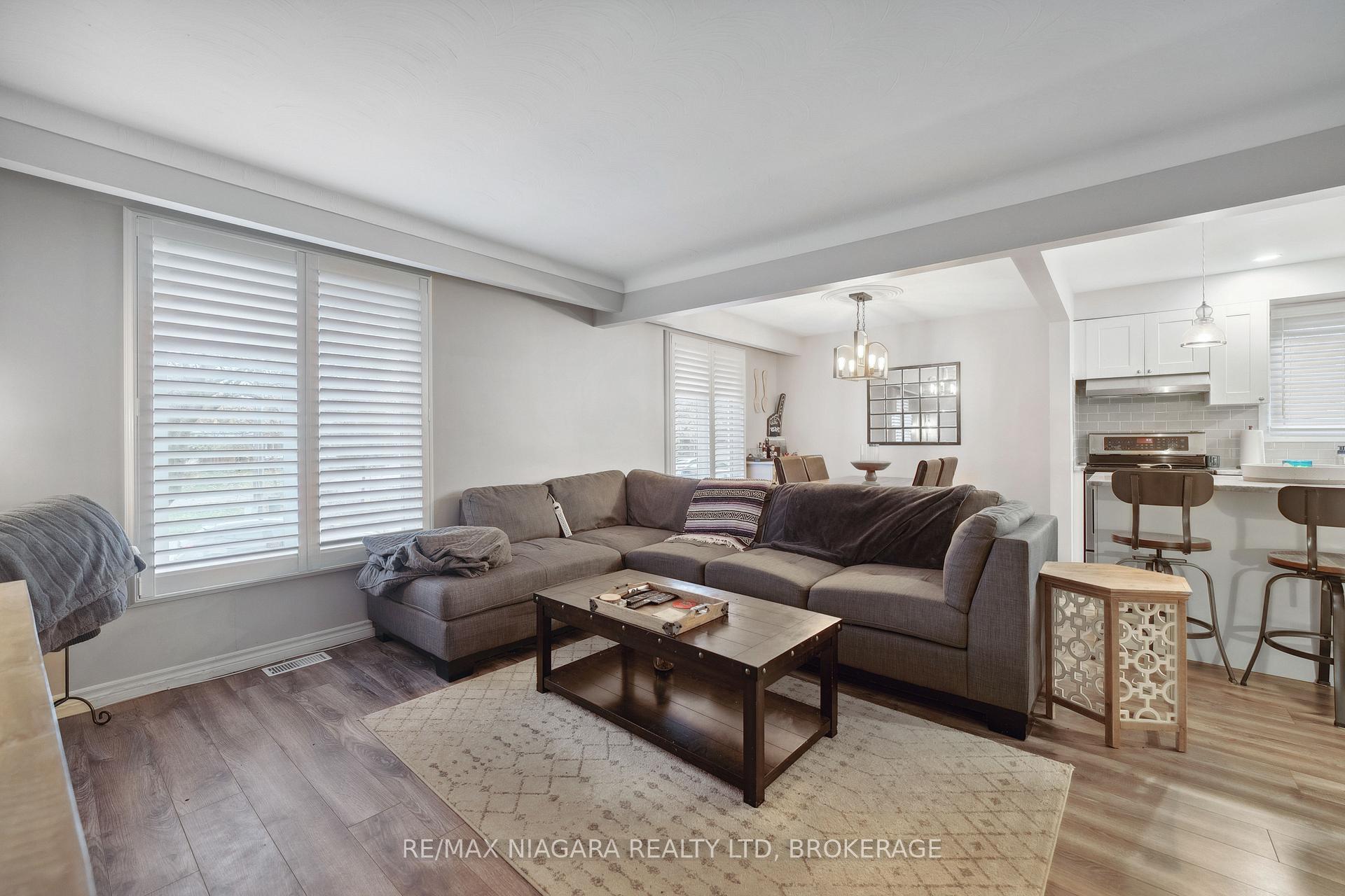 Photo 10 of 8 Trinity Circle, St. Catharines, Lakeport — HOMEH