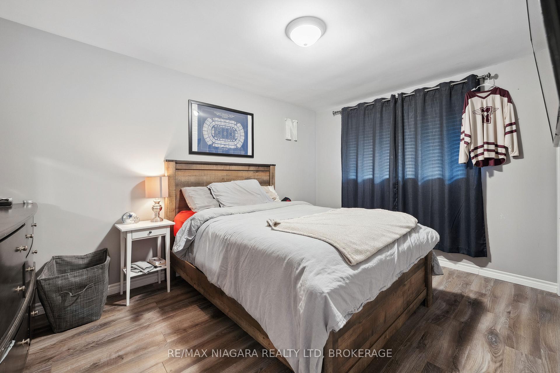 Photo 12 of 8 Trinity Circle, St. Catharines, Lakeport — HOMEH
