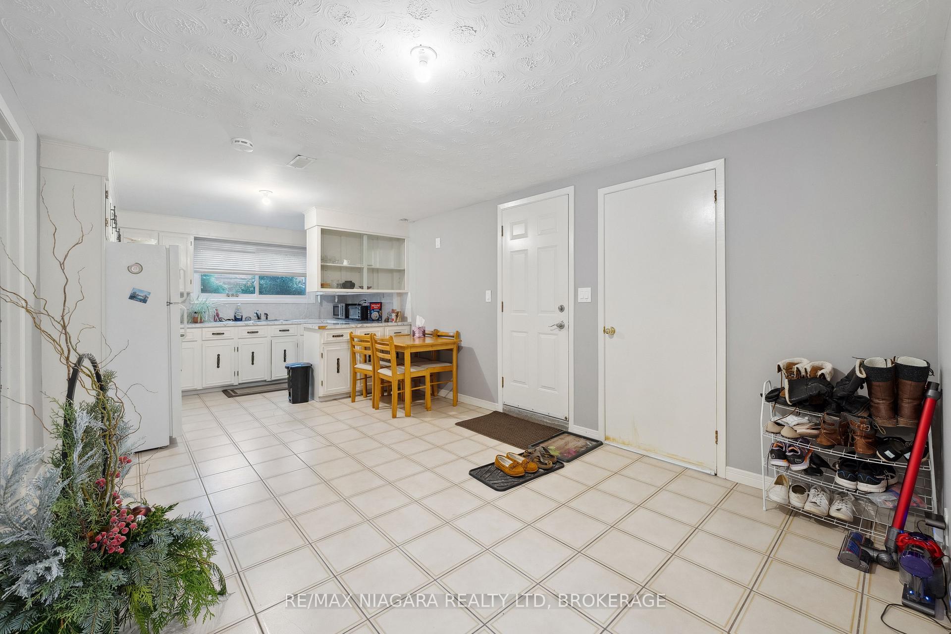 Photo 17 of 8 Trinity Circle, St. Catharines, Lakeport — HOMEH