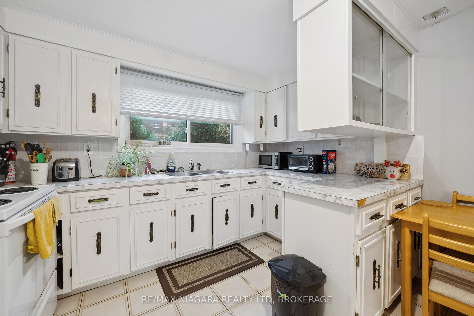 Photo 18 of 8 Trinity Circle, St. Catharines, Lakeport — HOMEH