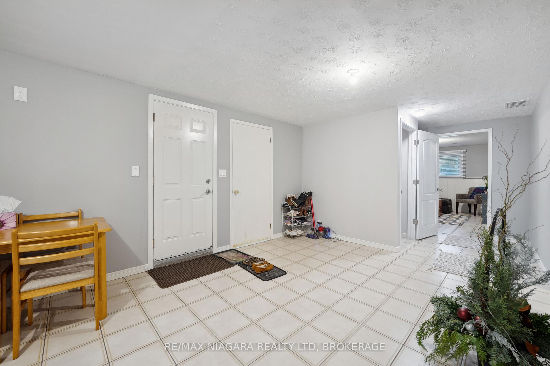 Photo 19 of 8 Trinity Circle, St. Catharines, Lakeport — HOMEH