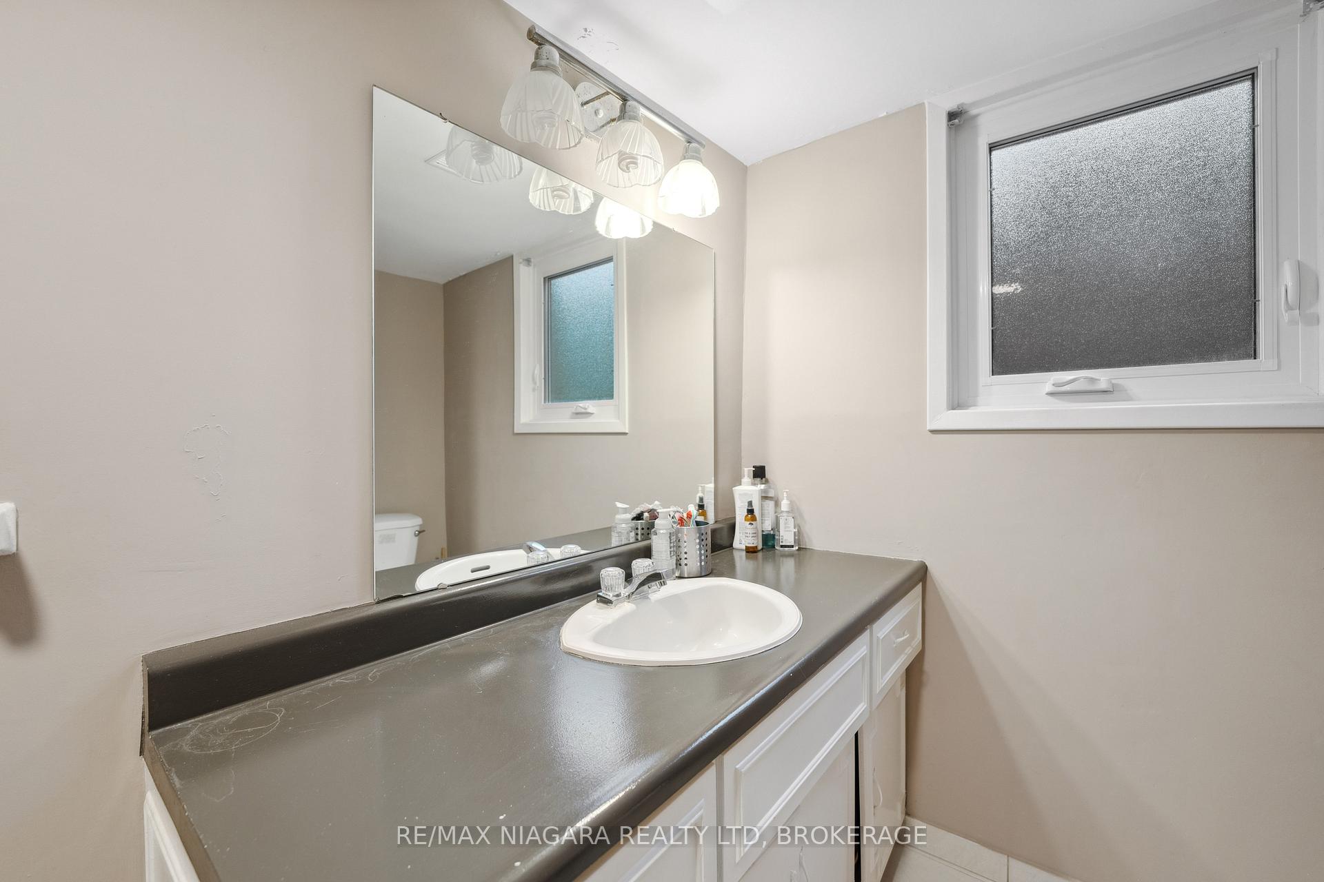 Photo 20 of 8 Trinity Circle, St. Catharines, Lakeport — HOMEH