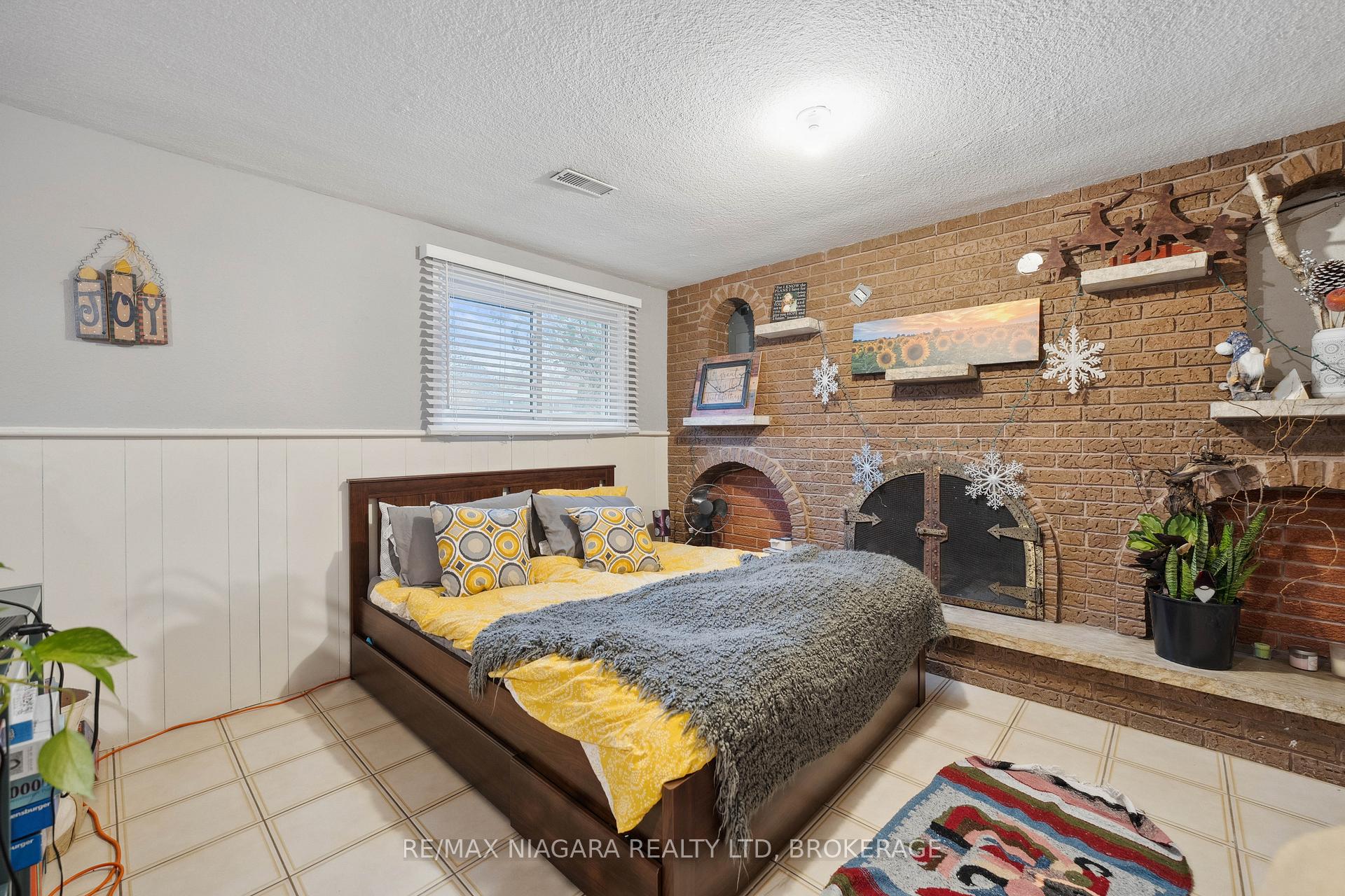 Photo 23 of 8 Trinity Circle, St. Catharines, Lakeport — HOMEH